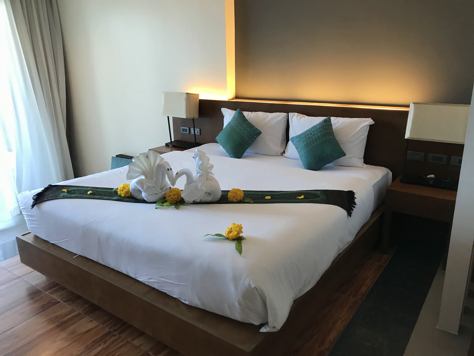 Room near Cobra for stay and train