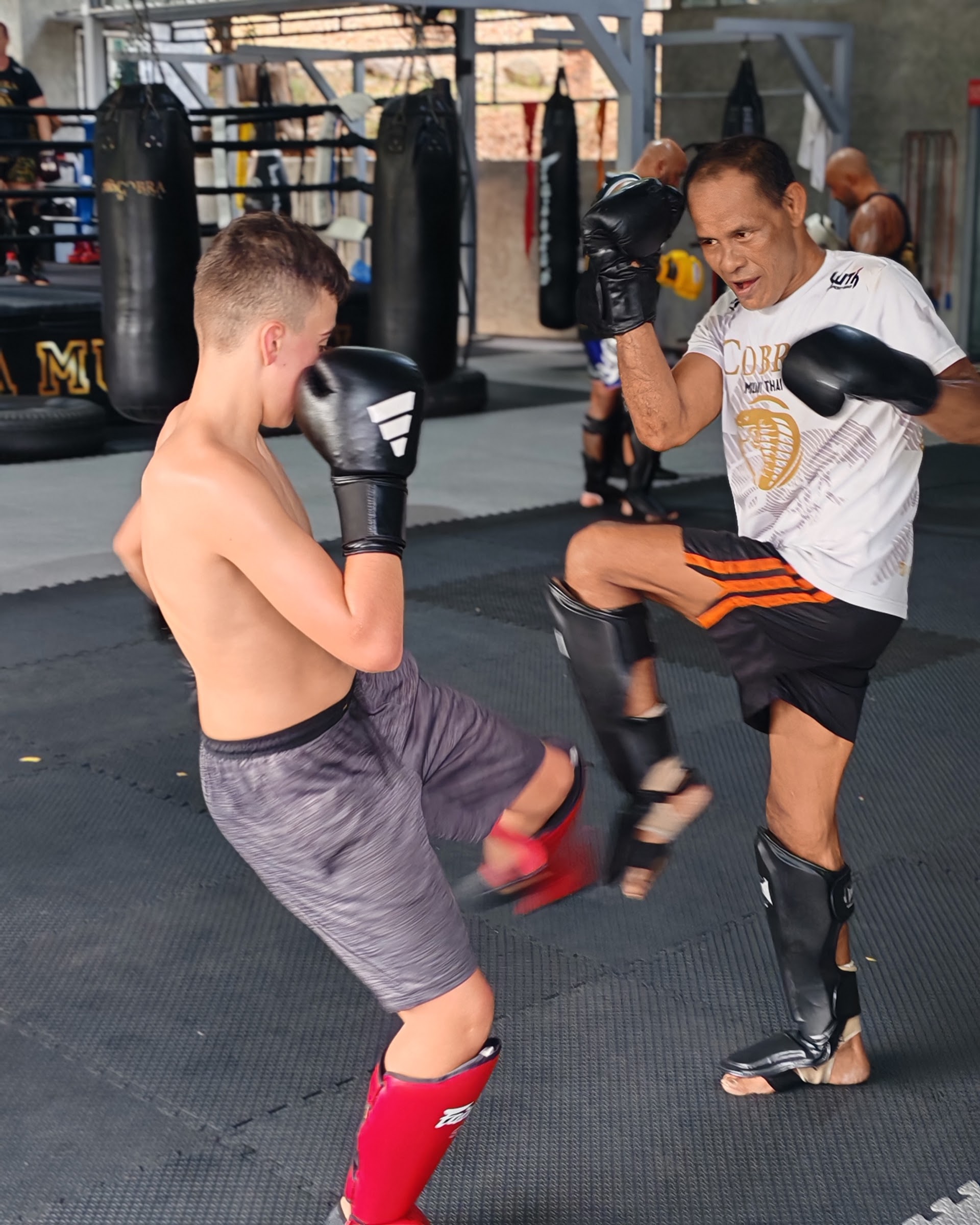 Private kick correction at Cobra Muay Thai