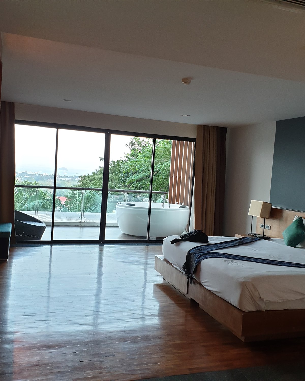 Open accommodation room with bath and bay outlook